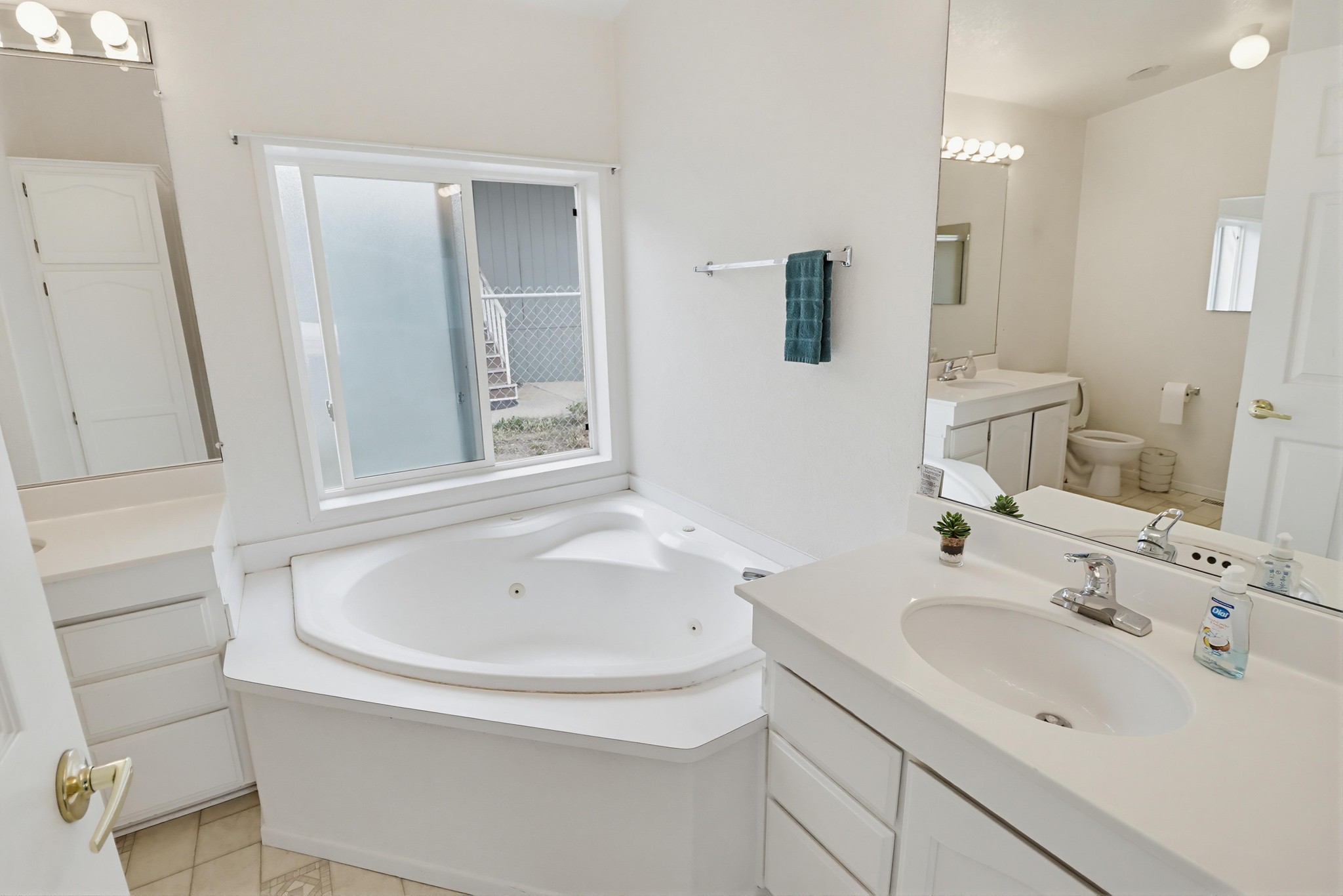 Virtual tour photo 37 of 49 for 300 Thornton Dr SPC 14
