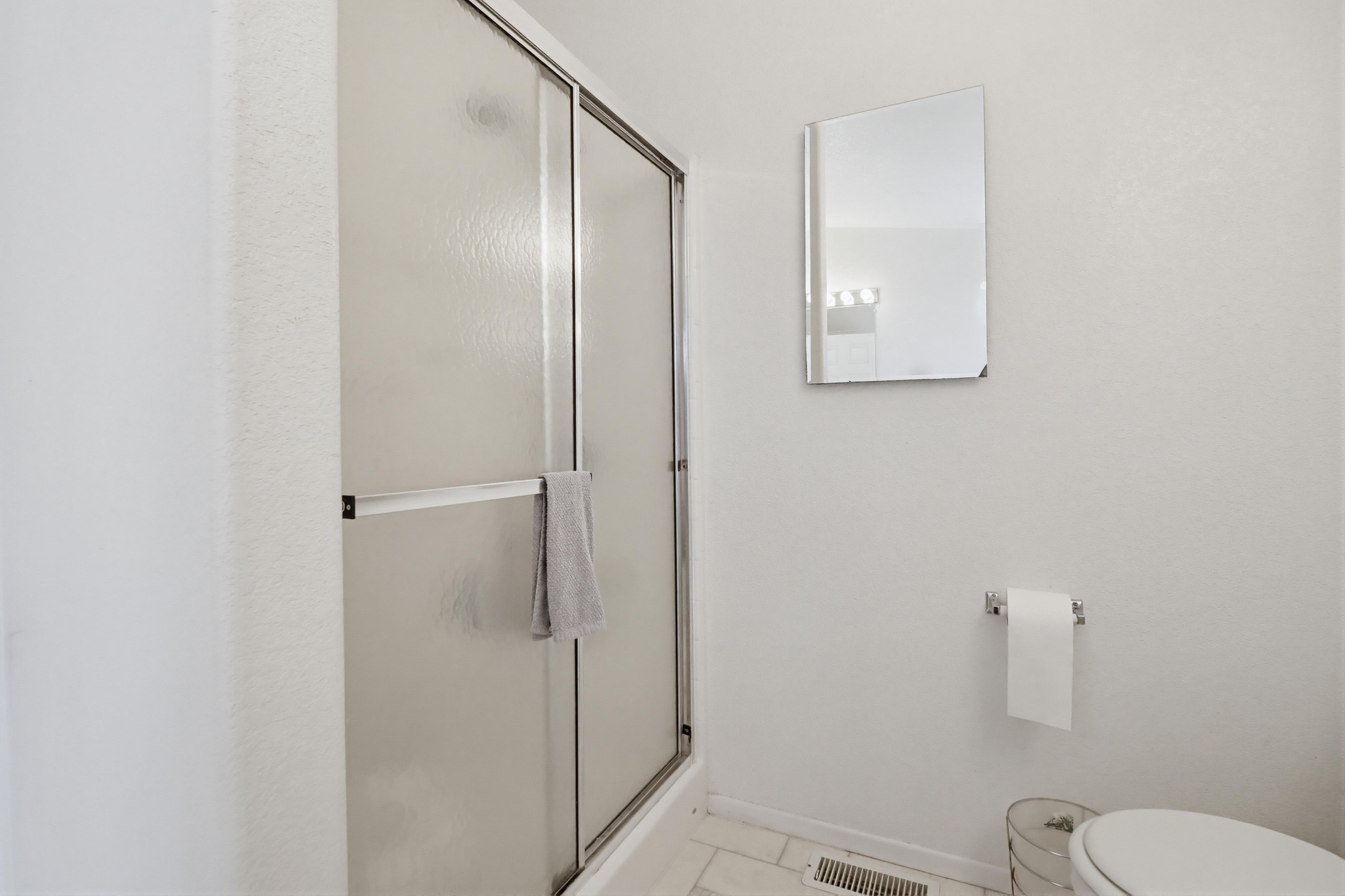 Virtual tour photo 39 of 49 for 300 Thornton Dr SPC 14