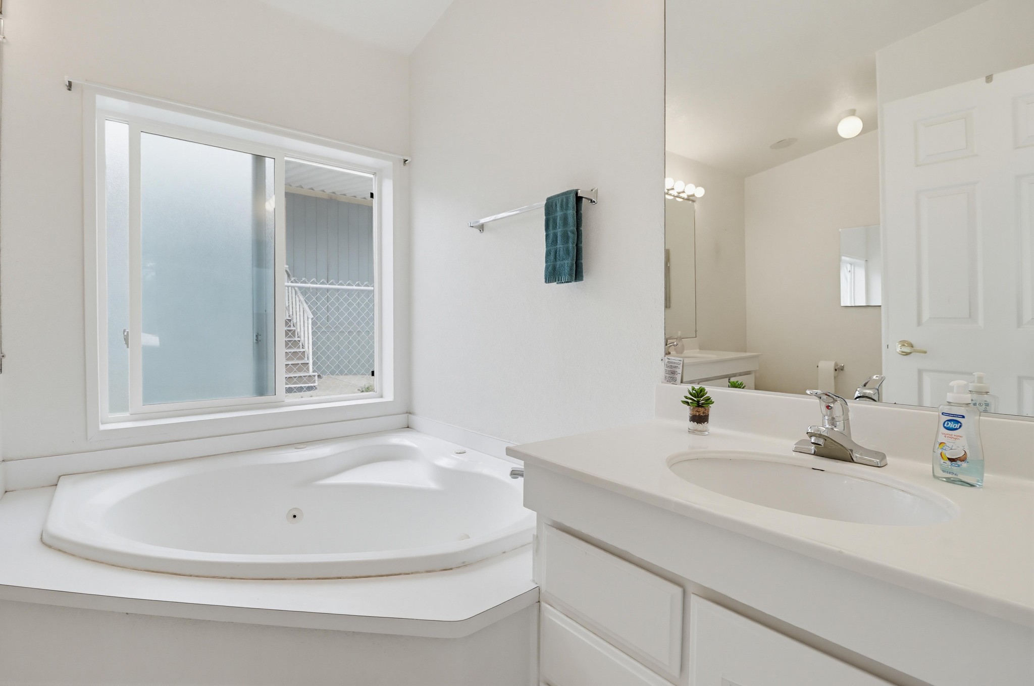 Virtual tour photo 41 of 49 for 300 Thornton Dr SPC 14