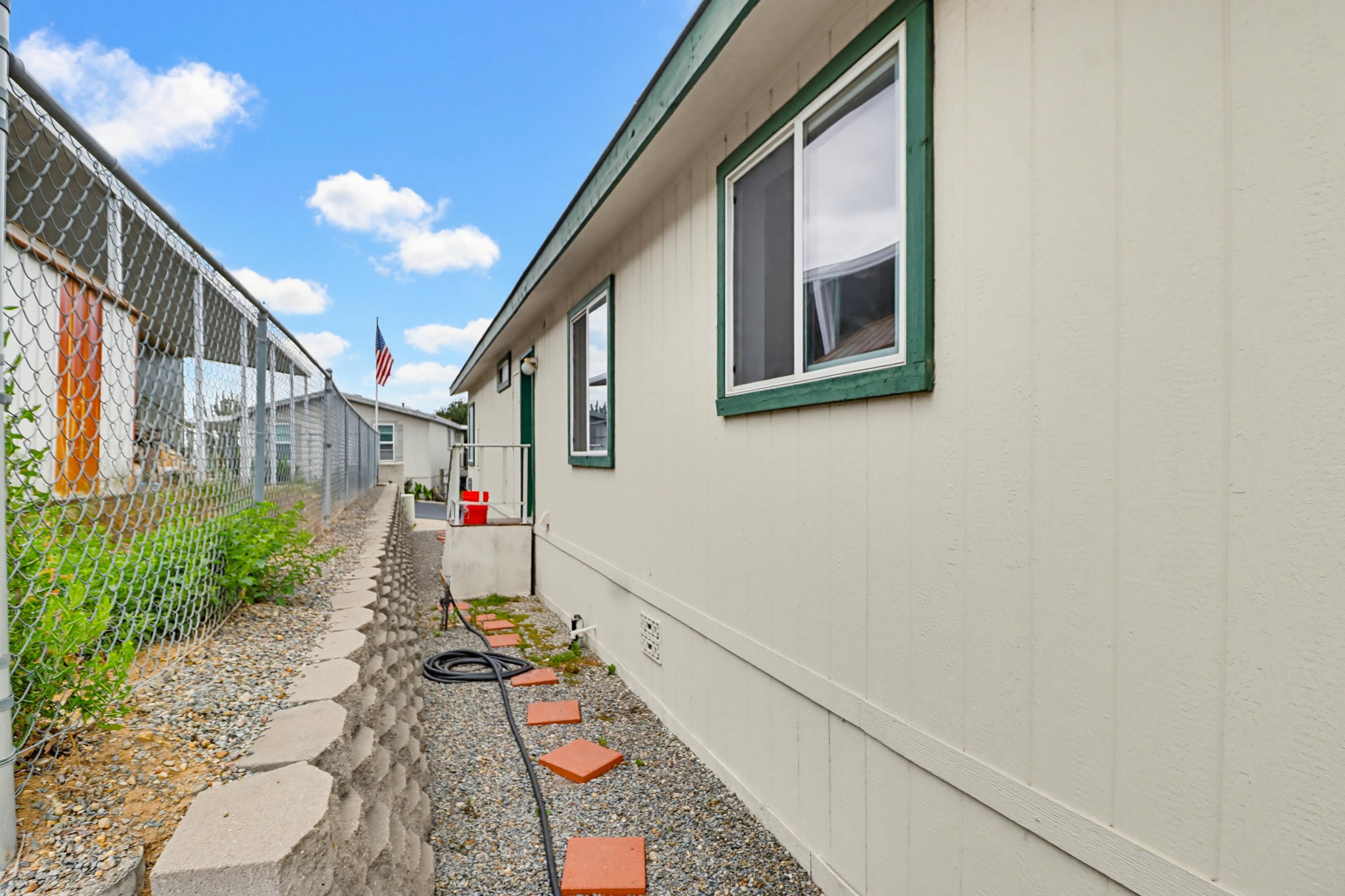 Virtual tour photo 44 of 49 for 300 Thornton Dr SPC 14