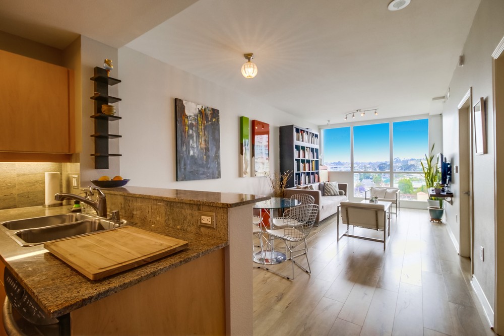 Virtual tour photo 1 of 21 for 300 W Beech St #1004