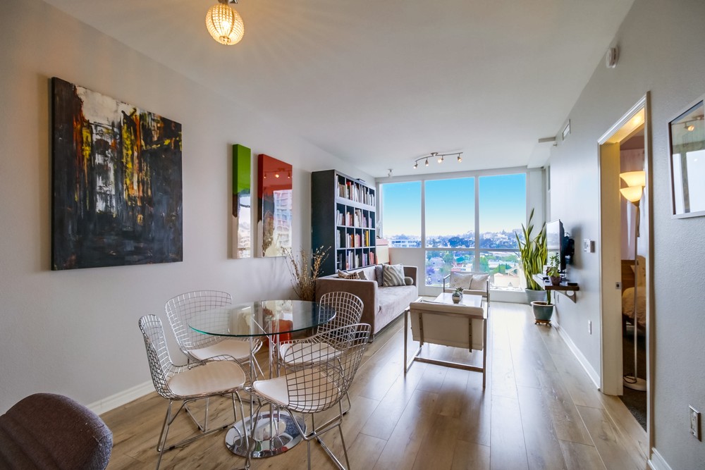 Virtual tour photo 3 of 21 for 300 W Beech St #1004