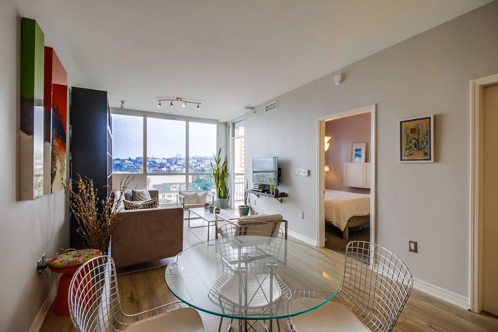 Virtual tour photo 4 of 21 for 300 W Beech St #1004