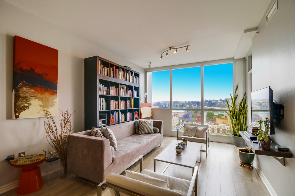 Virtual tour photo 5 of 21 for 300 W Beech St #1004