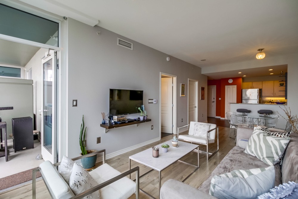 Virtual tour photo 8 of 21 for 300 W Beech St #1004