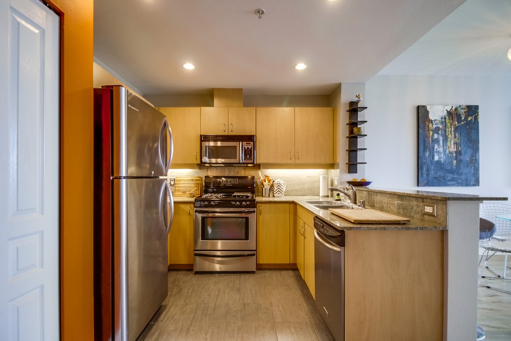 Virtual tour photo 10 of 21 for 300 W Beech St #1004
