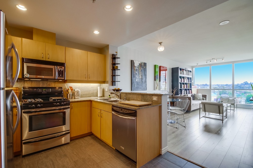 Virtual tour photo 12 of 21 for 300 W Beech St #1004
