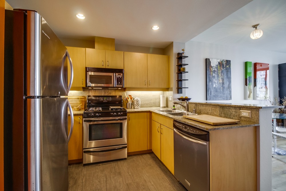 Virtual tour photo 13 of 21 for 300 W Beech St #1004
