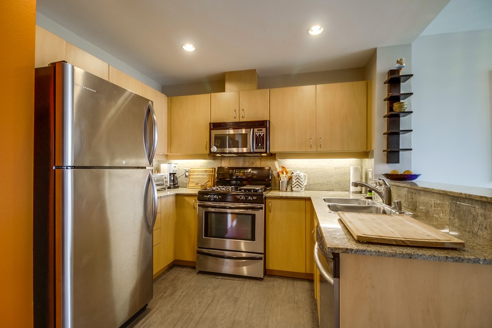 Virtual tour photo 14 of 21 for 300 W Beech St #1004