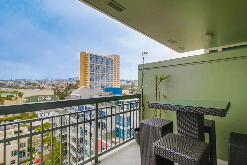 Virtual tour photo 18 of 21 for 300 W Beech St #1004
