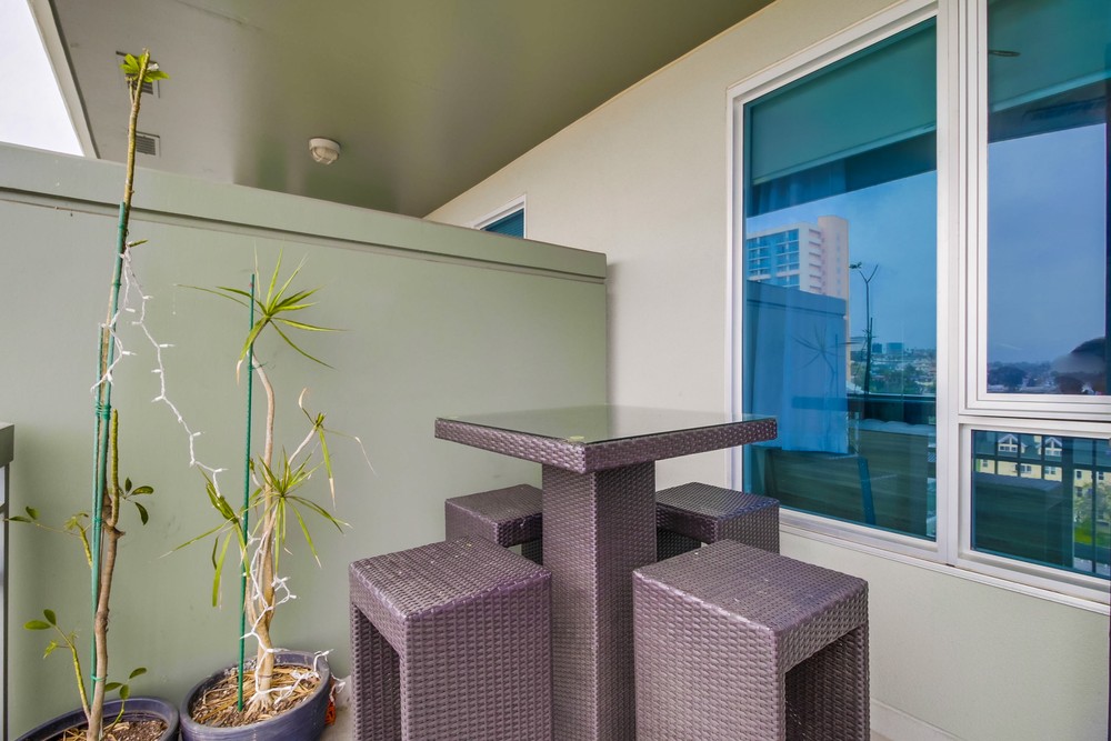 Virtual tour photo 19 of 21 for 300 W Beech St #1004