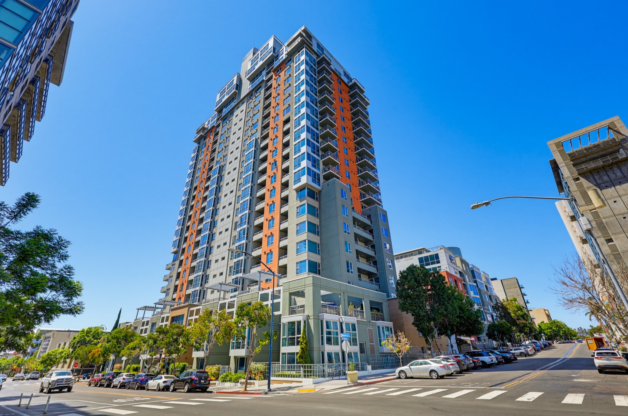 Virtual tour photo 1 of 54 for 300 W Beech St #1101