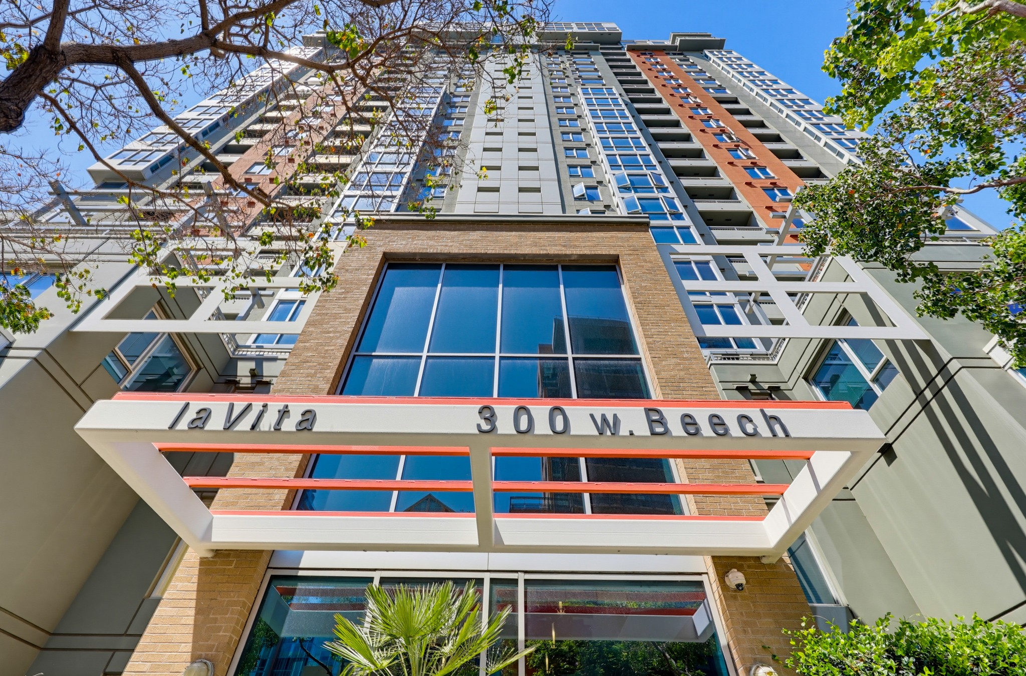 Virtual tour photo 4 of 54 for 300 W Beech St #1101