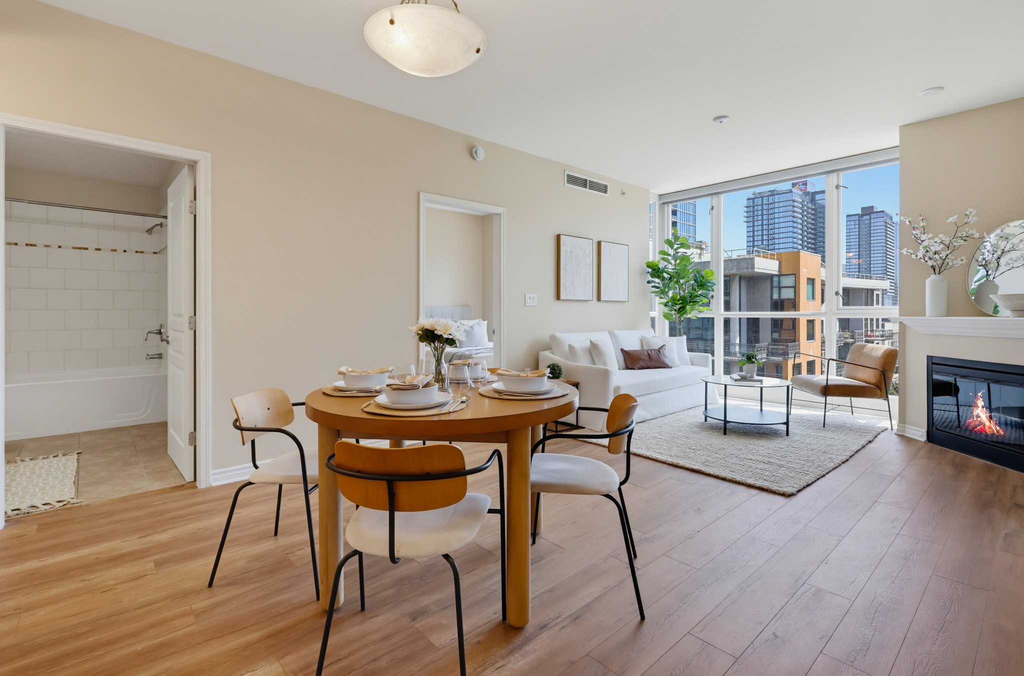Virtual tour photo 11 of 54 for 300 W Beech St #1101
