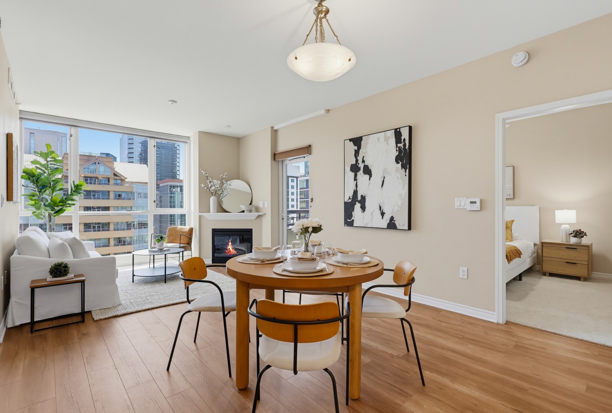 Virtual tour photo 12 of 54 for 300 W Beech St #1101