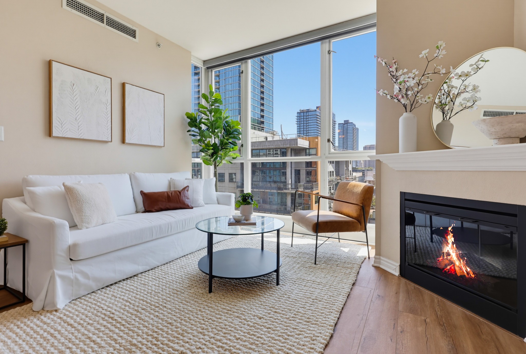 Virtual tour photo 15 of 54 for 300 W Beech St #1101