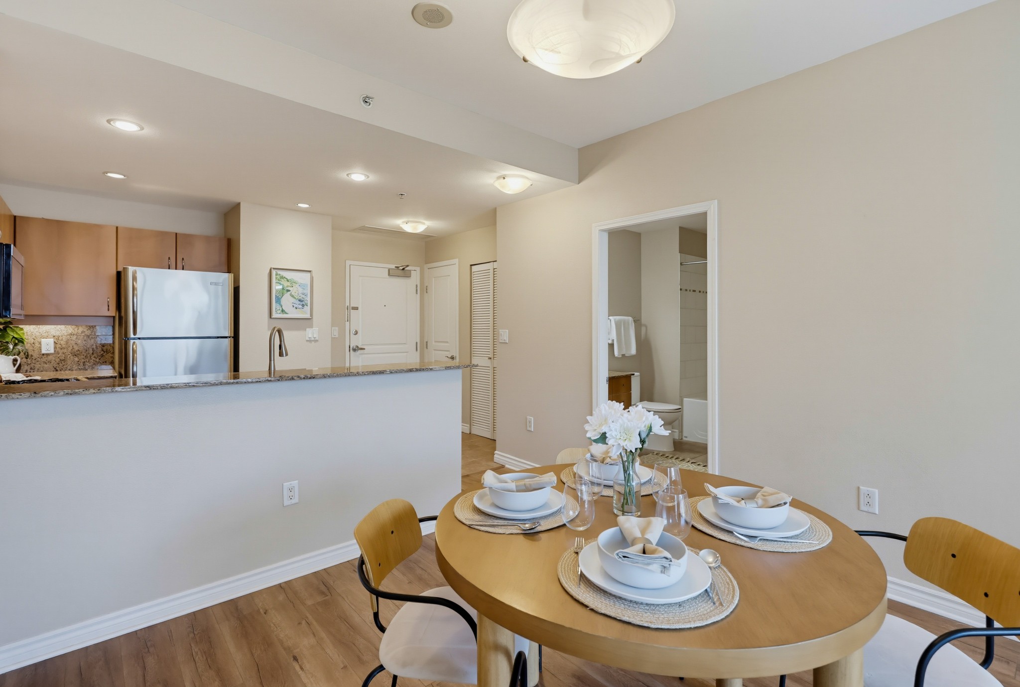 Virtual tour photo 18 of 54 for 300 W Beech St #1101