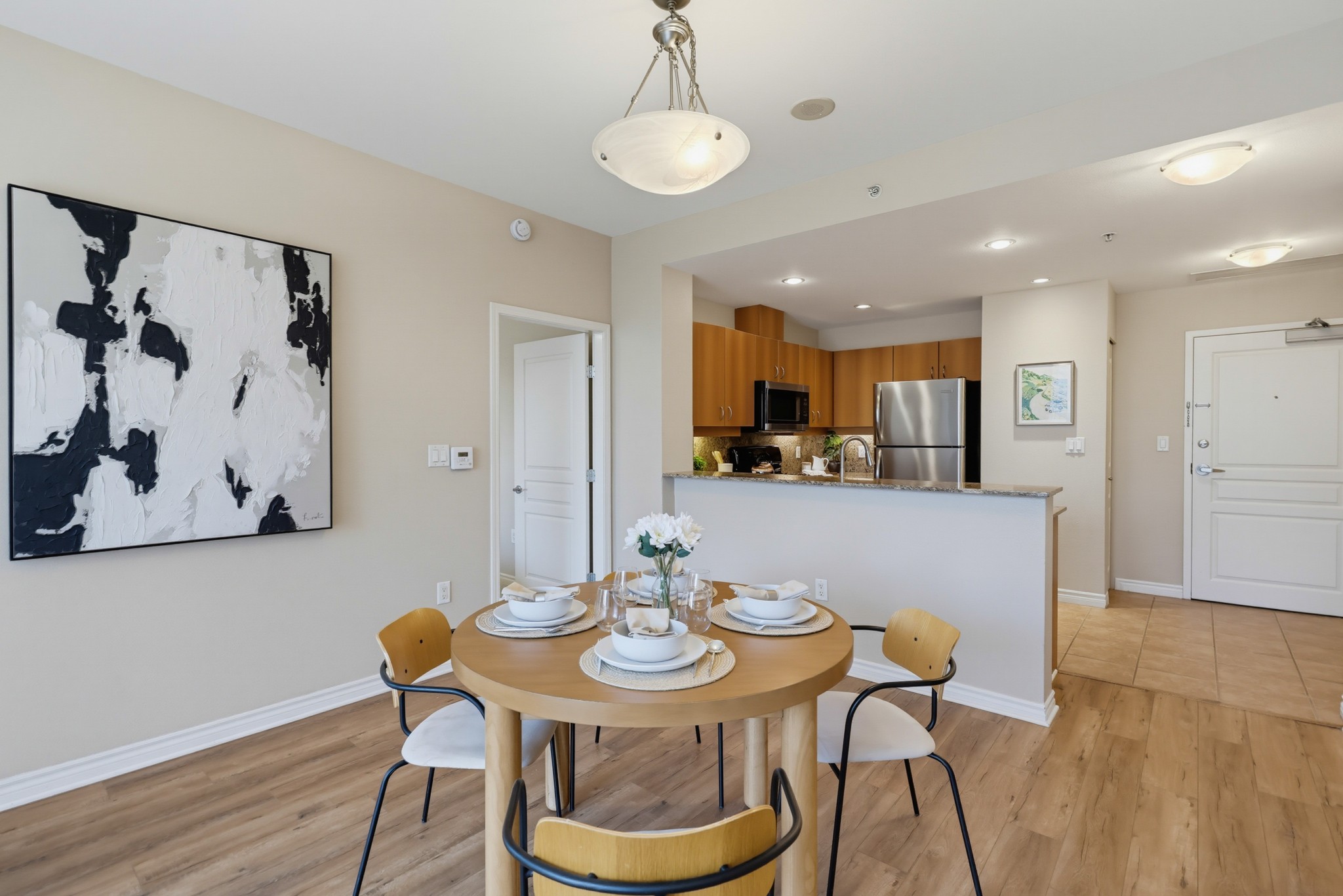 Virtual tour photo 19 of 54 for 300 W Beech St #1101
