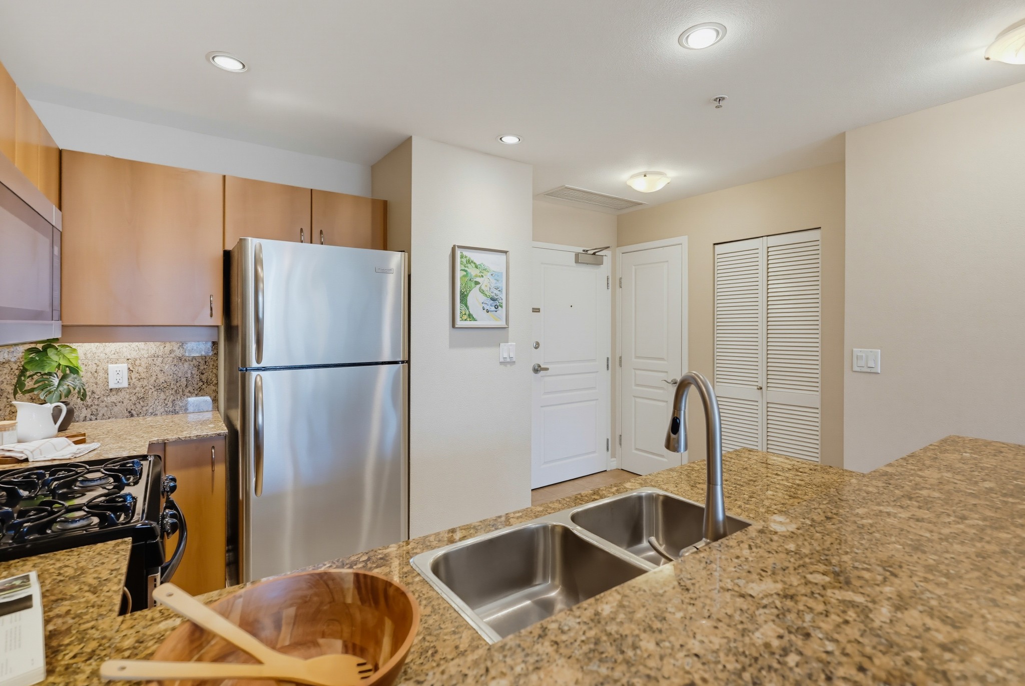 Virtual tour photo 21 of 54 for 300 W Beech St #1101