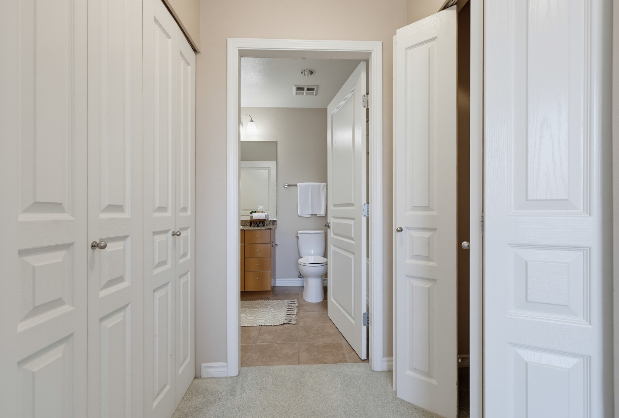 Virtual tour photo 27 of 54 for 300 W Beech St #1101