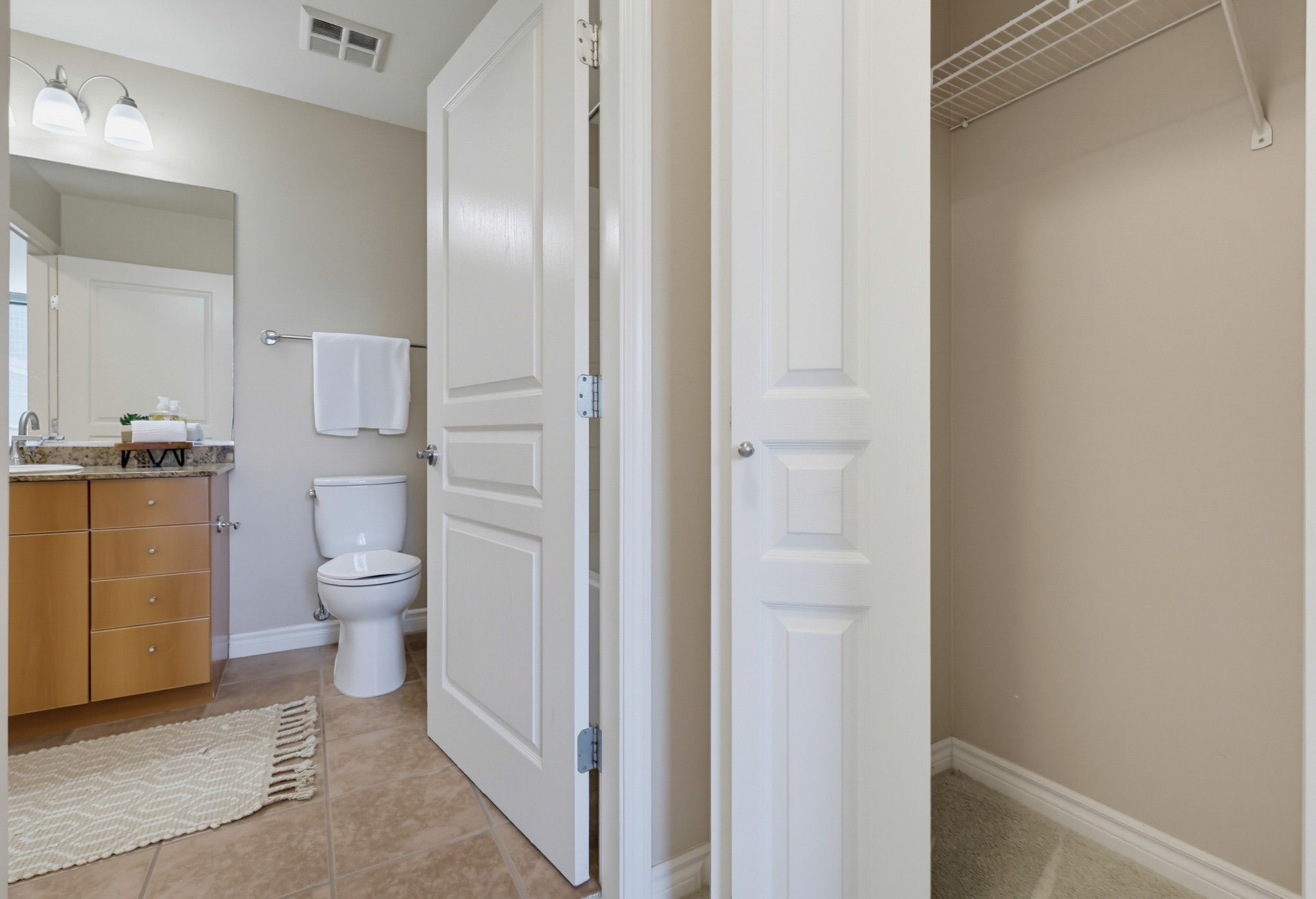 Virtual tour photo 28 of 54 for 300 W Beech St #1101