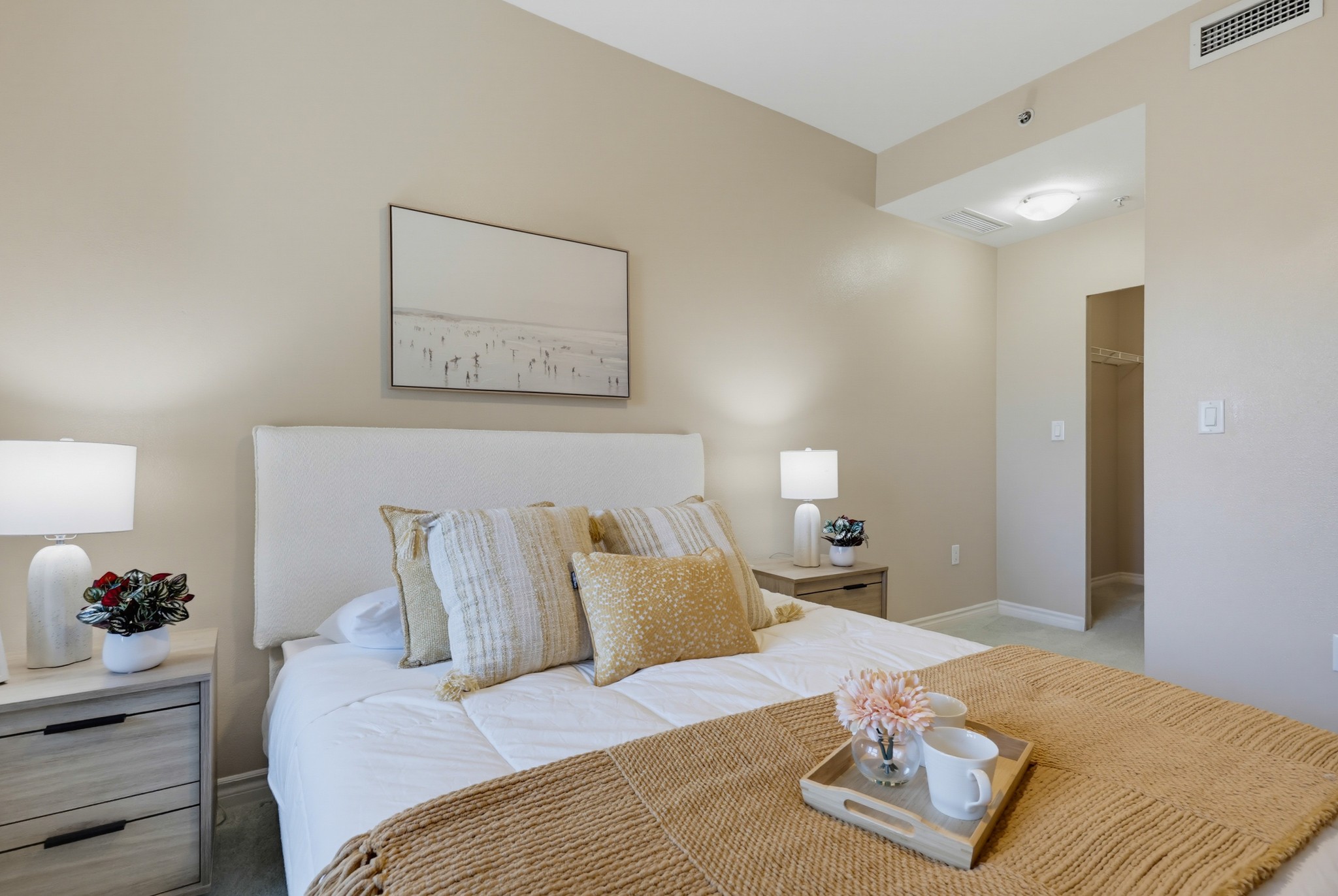 Virtual tour photo 31 of 54 for 300 W Beech St #1101