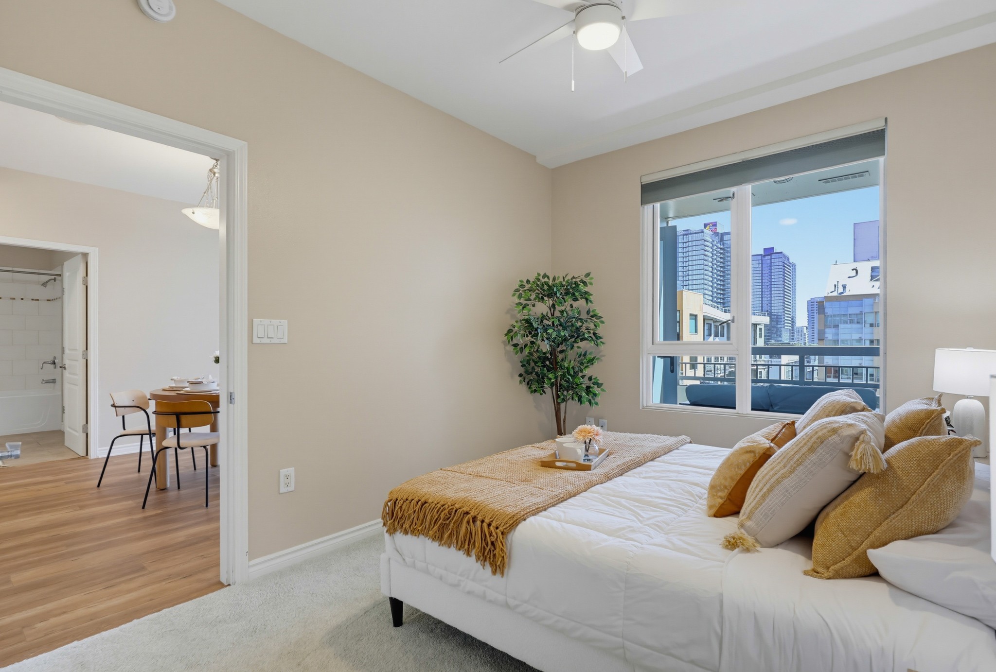 Virtual tour photo 33 of 54 for 300 W Beech St #1101
