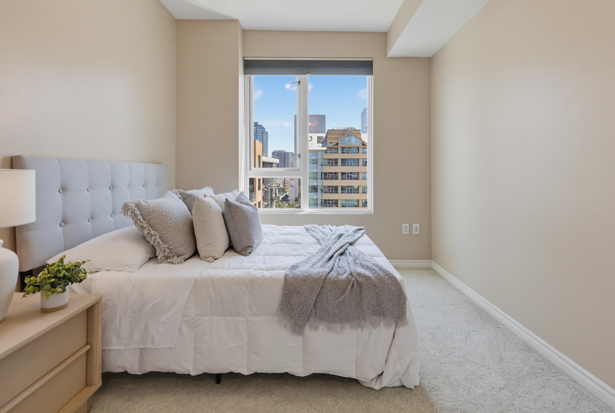 Virtual tour photo 39 of 54 for 300 W Beech St #1101