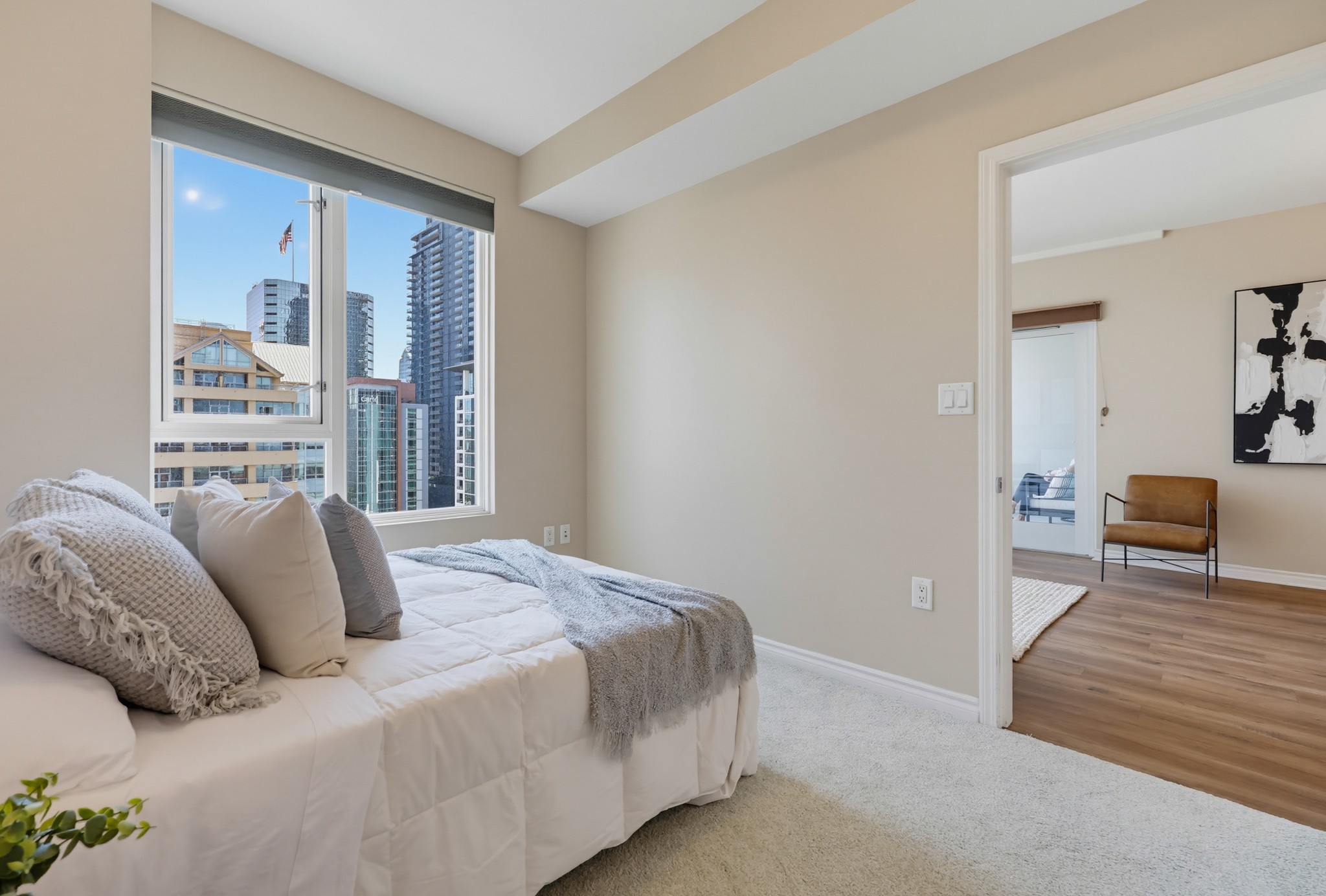 Virtual tour photo 40 of 54 for 300 W Beech St #1101