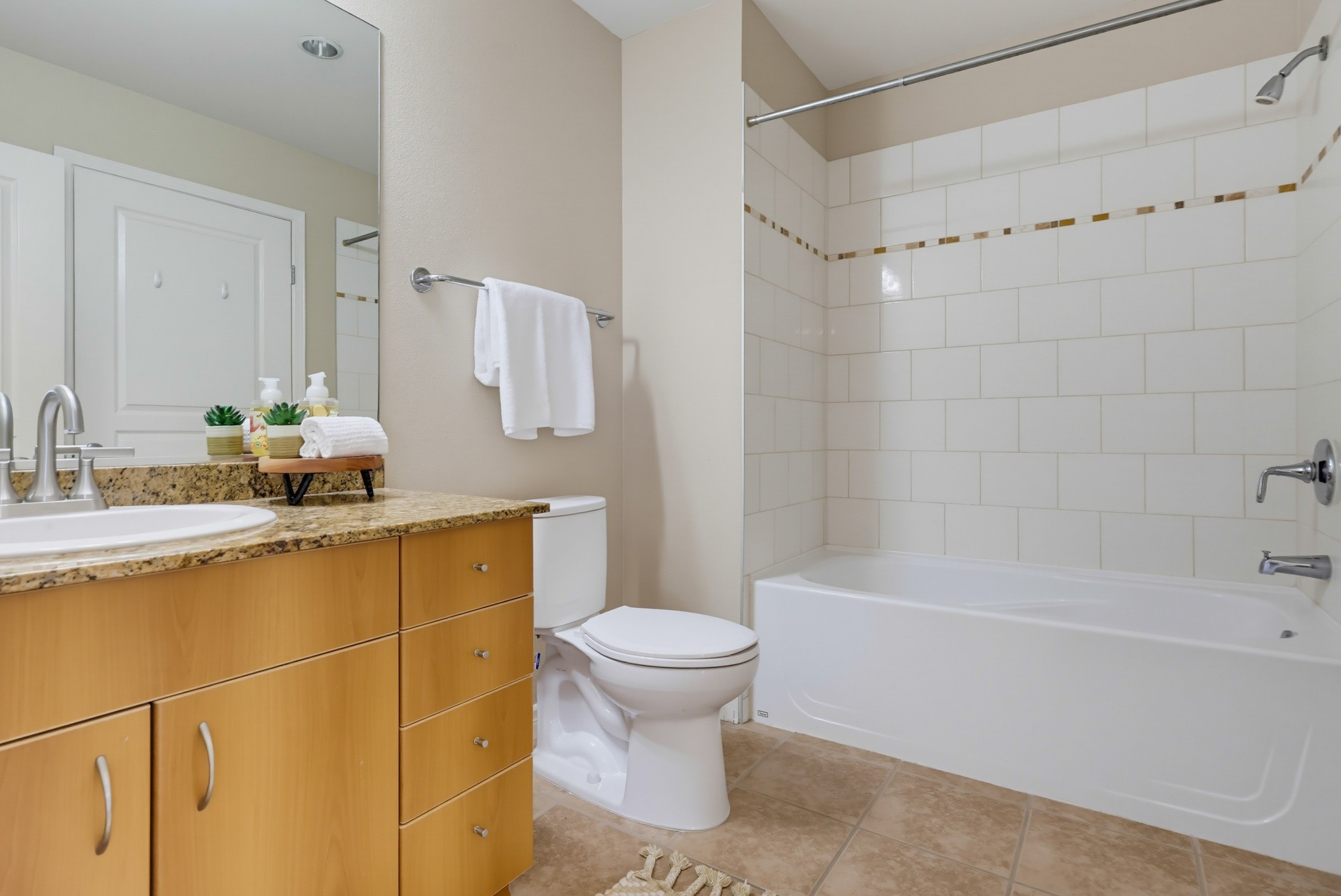 Virtual tour photo 42 of 54 for 300 W Beech St #1101