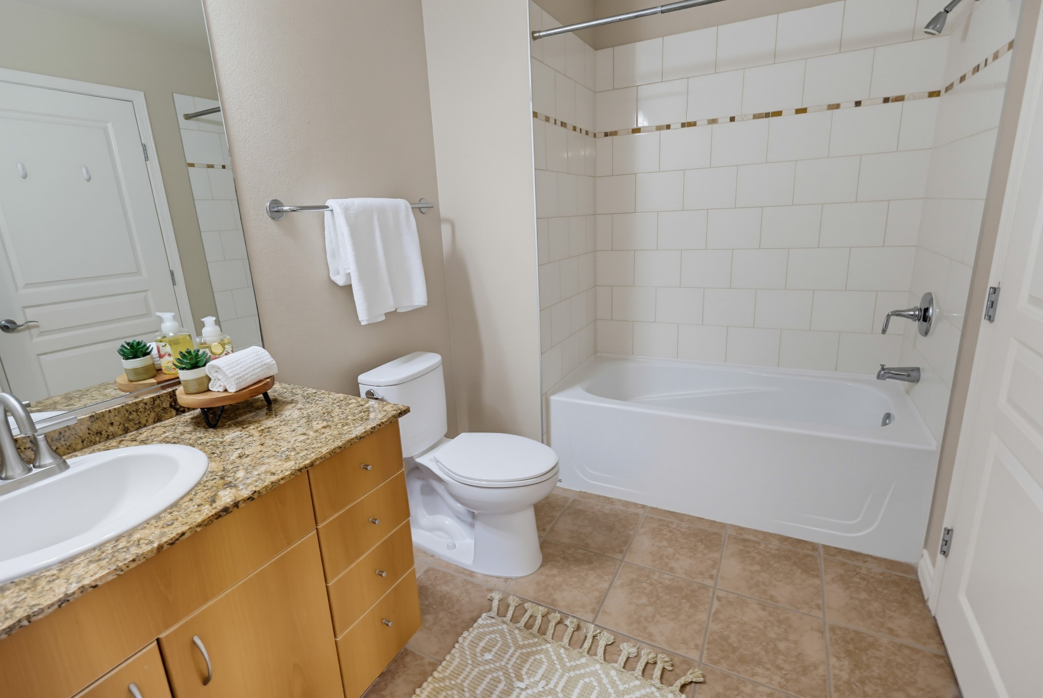 Virtual tour photo 43 of 54 for 300 W Beech St #1101