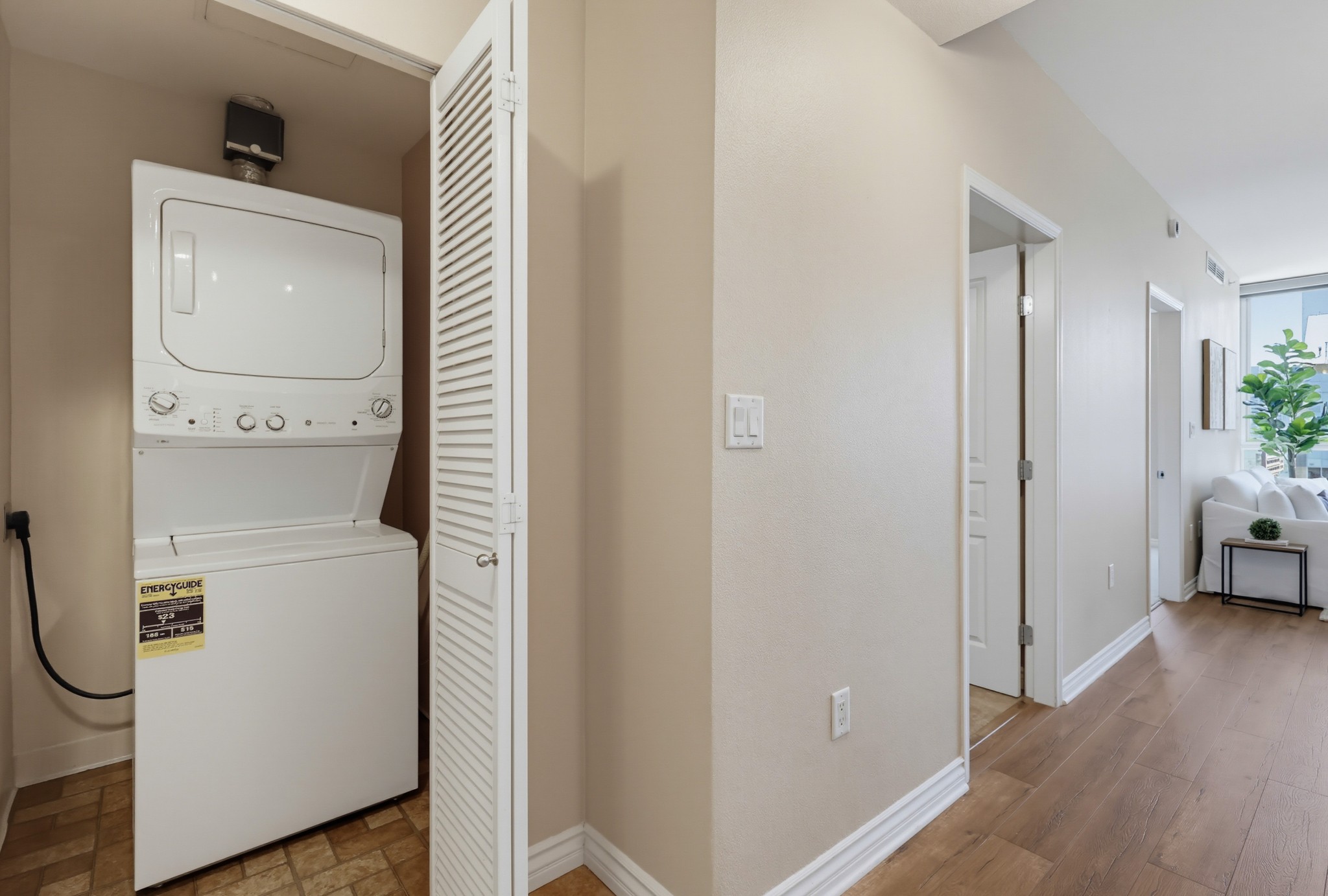 Virtual tour photo 44 of 54 for 300 W Beech St #1101