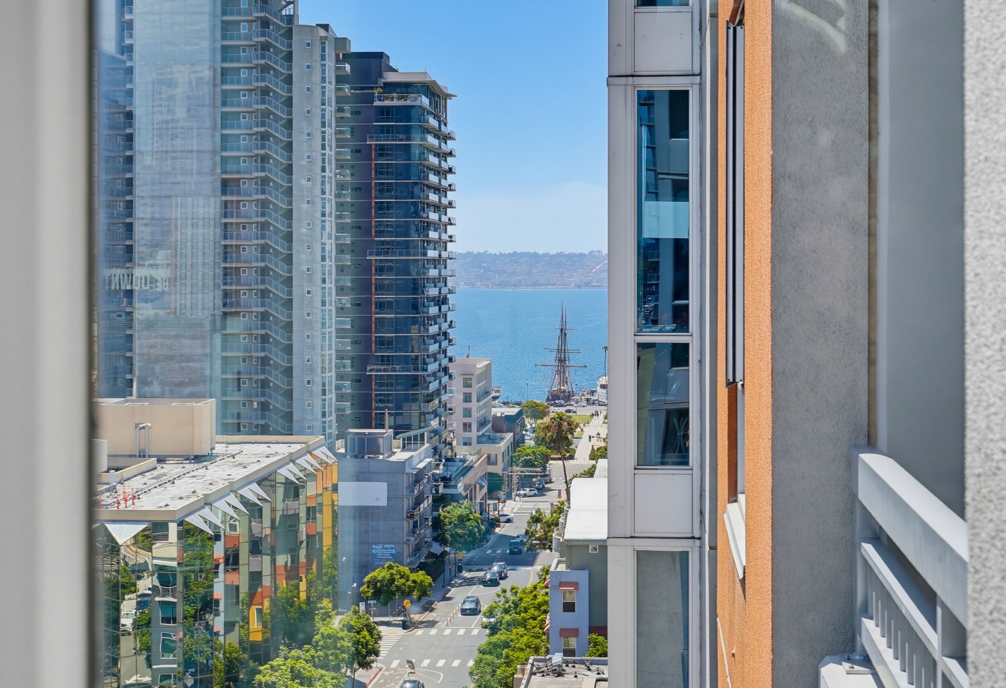 Virtual tour photo 45 of 54 for 300 W Beech St #1101