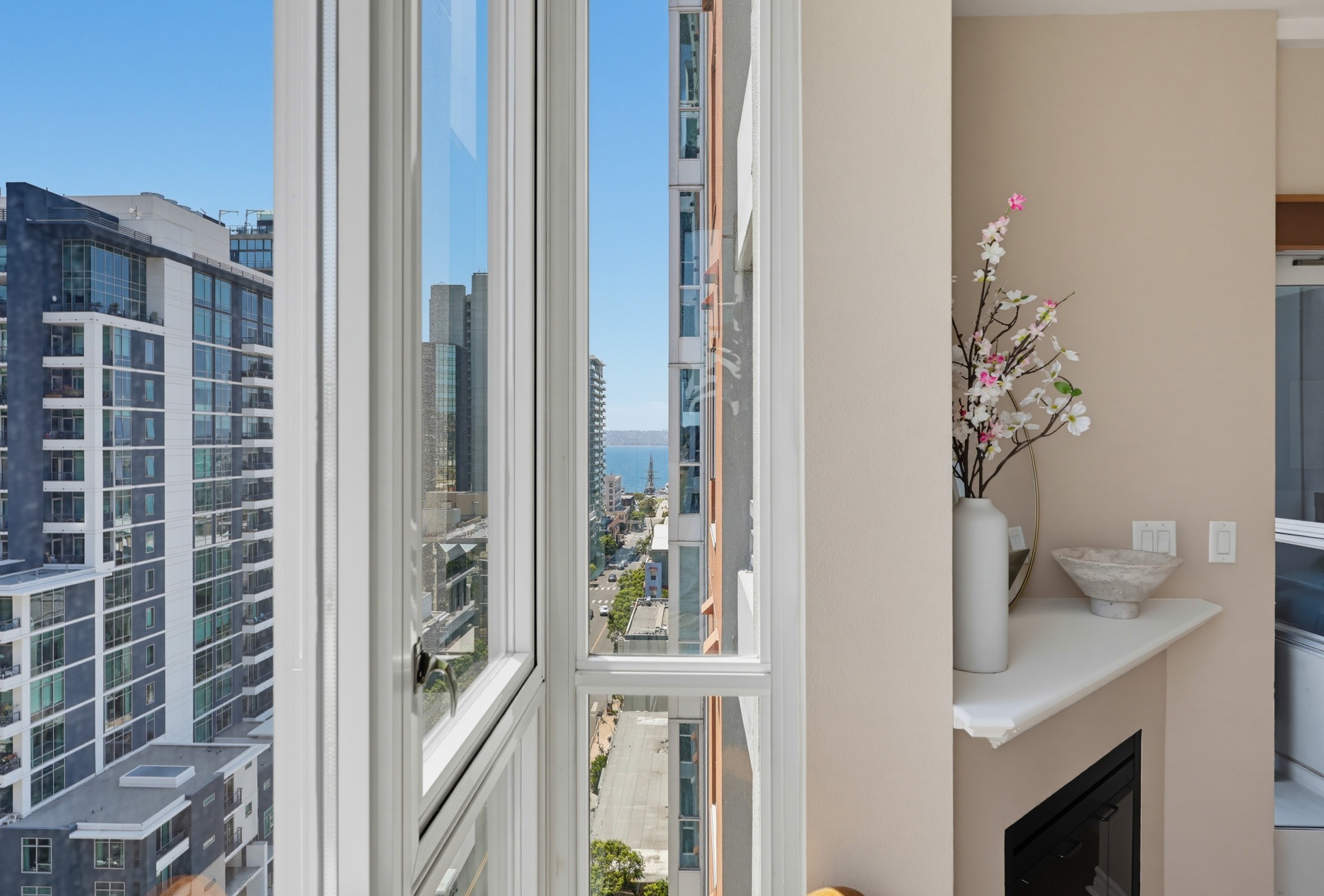 Virtual tour photo 46 of 54 for 300 W Beech St #1101
