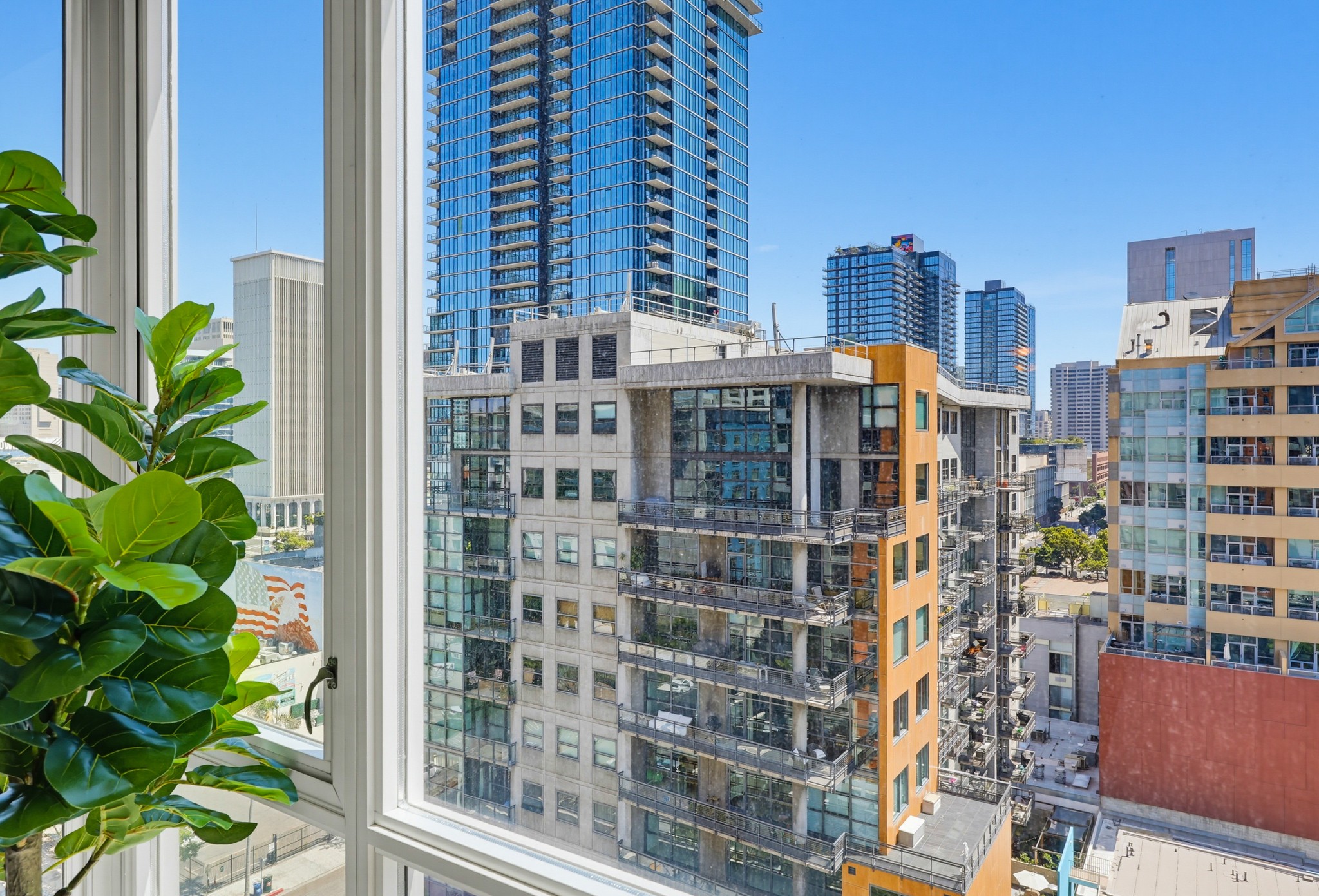 Virtual tour photo 48 of 54 for 300 W Beech St #1101