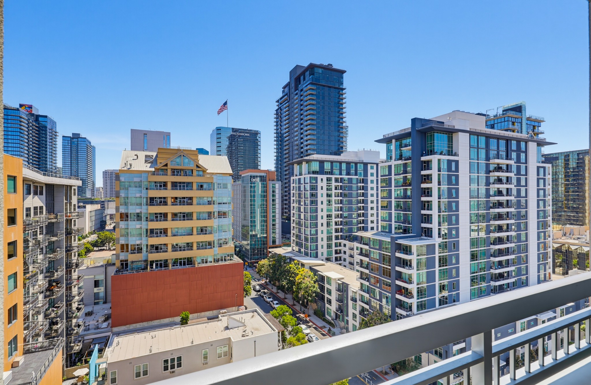 Virtual tour photo 49 of 54 for 300 W Beech St #1101
