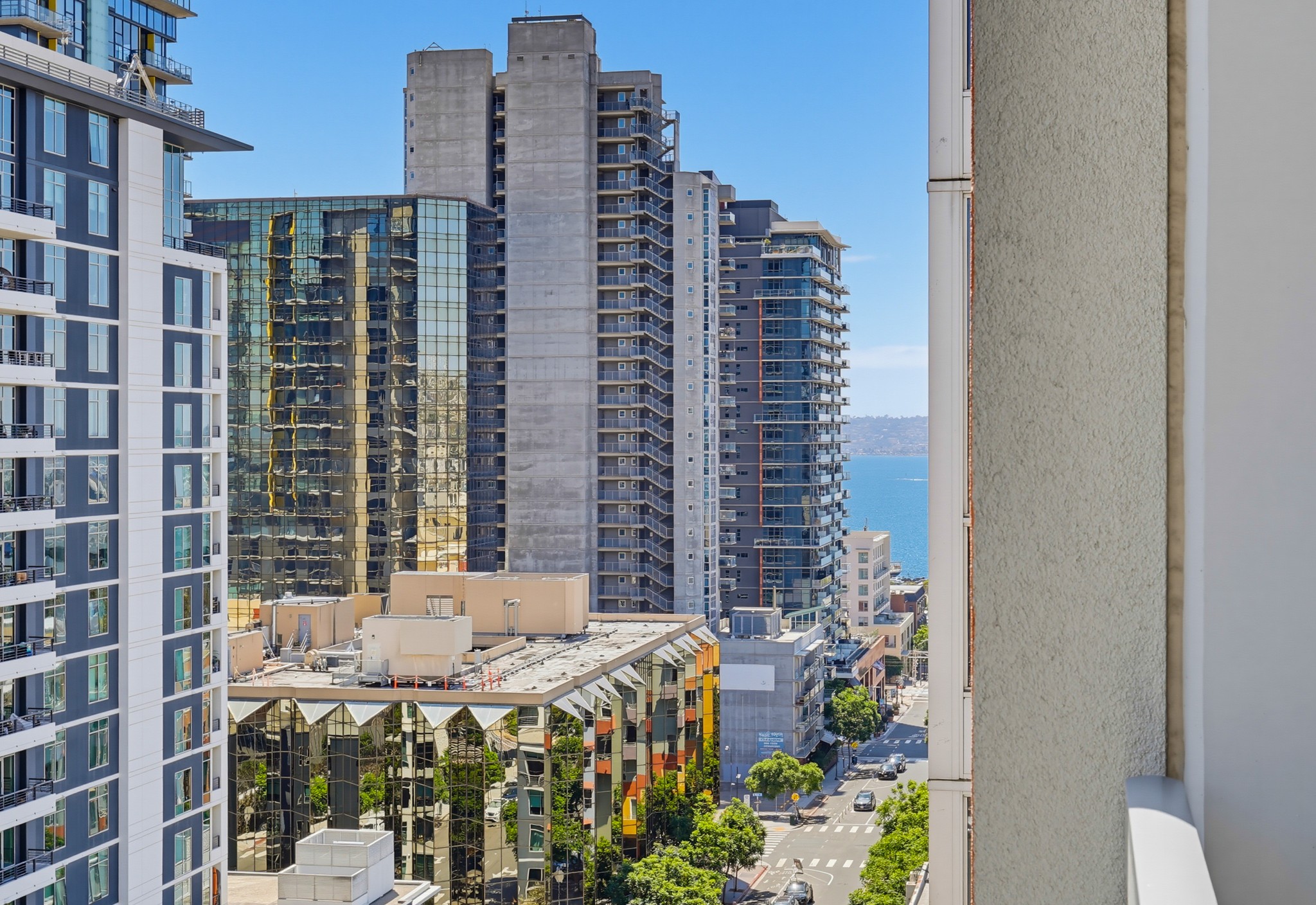Virtual tour photo 50 of 54 for 300 W Beech St #1101