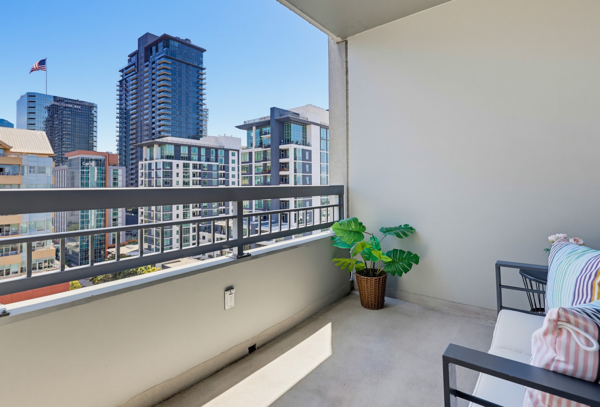 Virtual tour photo 51 of 54 for 300 W Beech St #1101