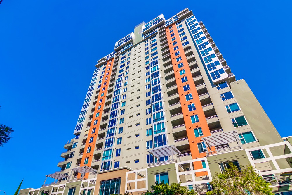 Virtual tour photo 1 of 53 for 300 W Beech St #1303