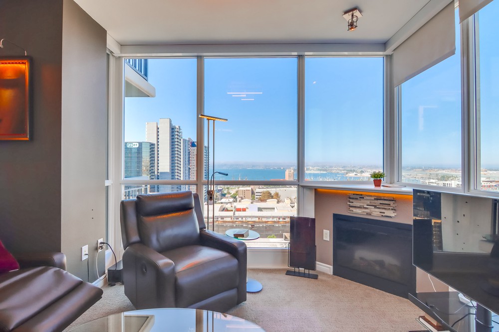 Virtual tour photo 5 of 53 for 300 W Beech St #1303
