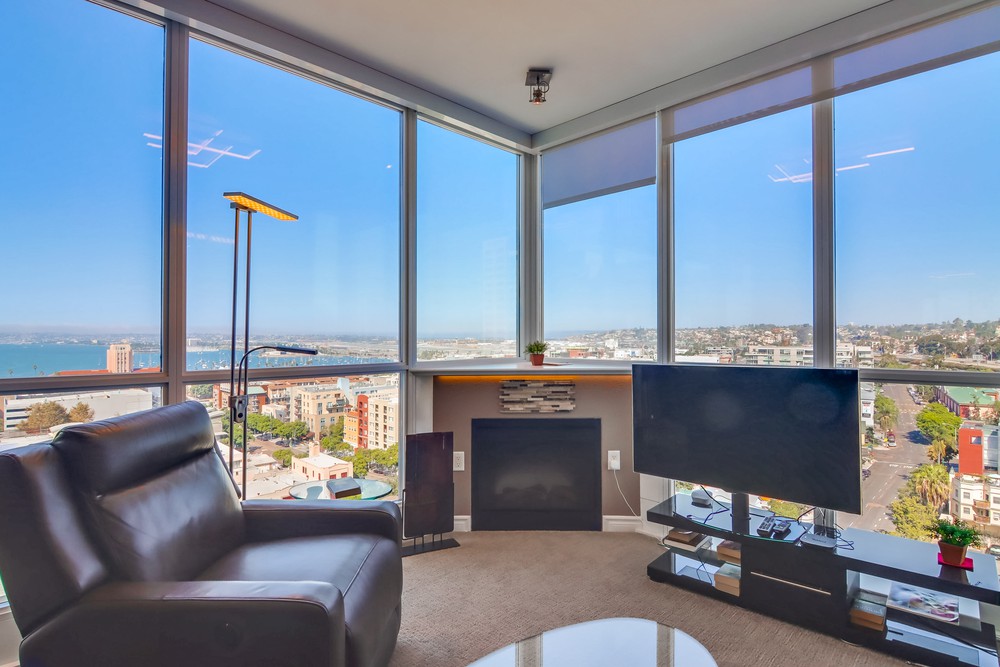 Virtual tour photo 6 of 53 for 300 W Beech St #1303