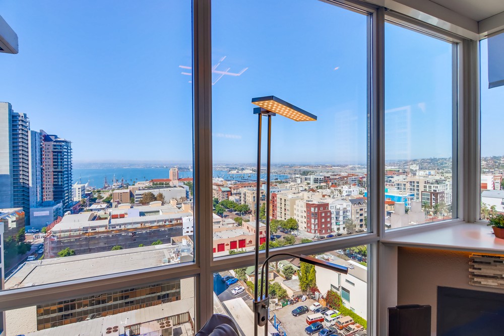 Virtual tour photo 7 of 53 for 300 W Beech St #1303