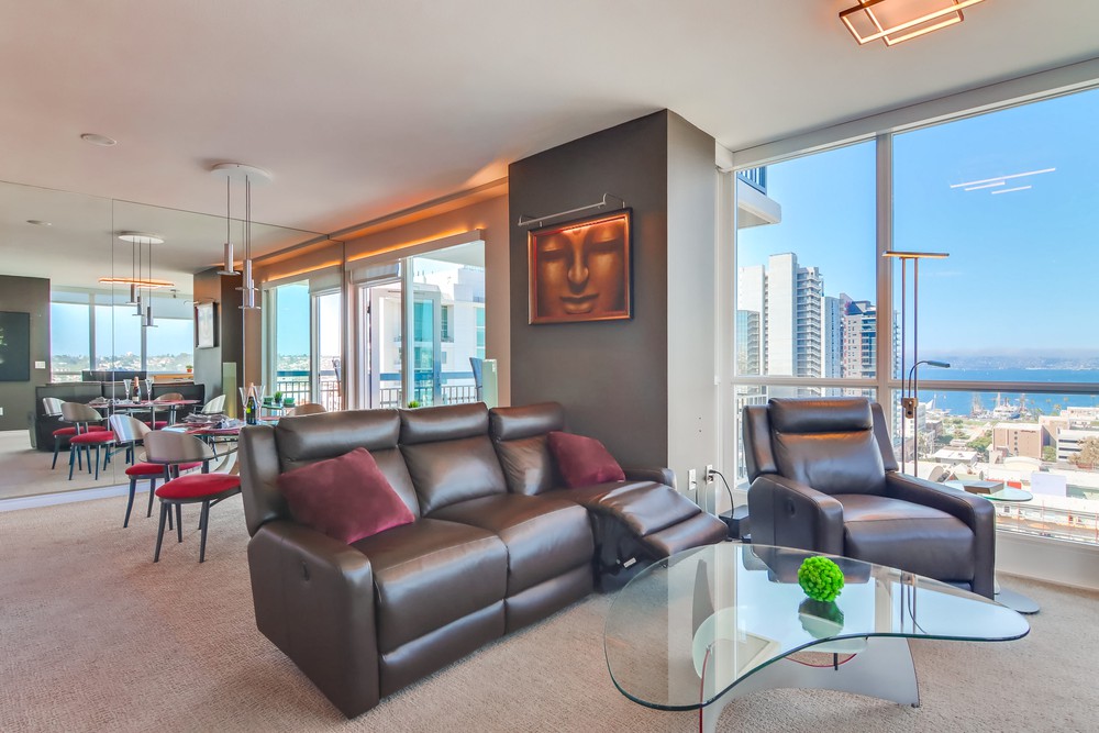 Virtual tour photo 8 of 53 for 300 W Beech St #1303
