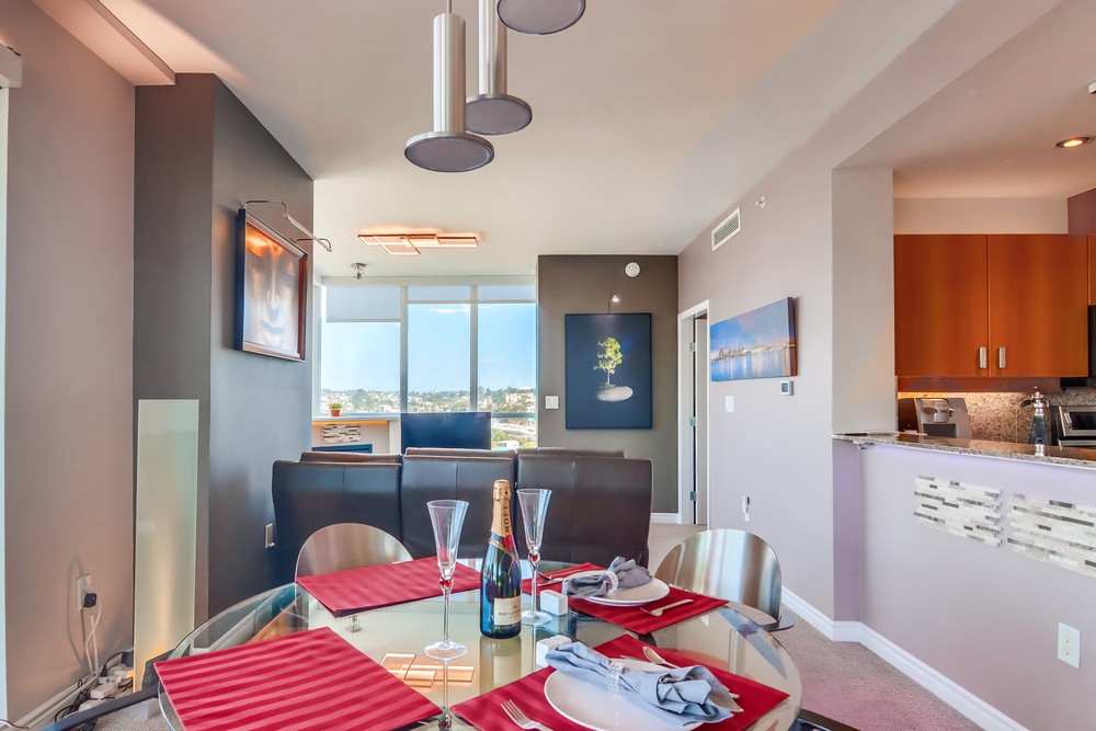 Virtual tour photo 9 of 53 for 300 W Beech St #1303
