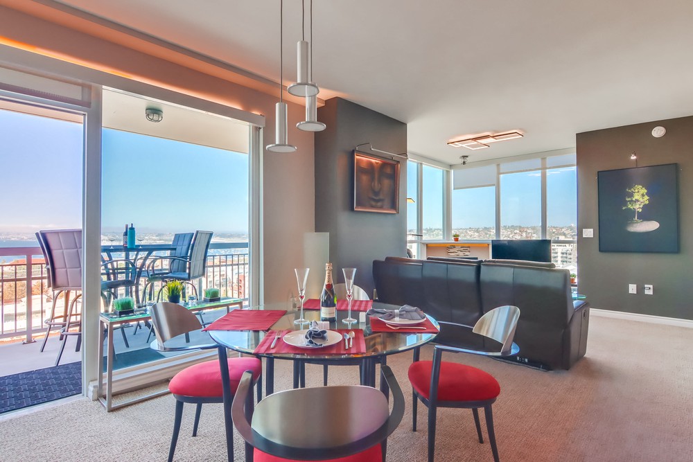 Virtual tour photo 13 of 53 for 300 W Beech St #1303