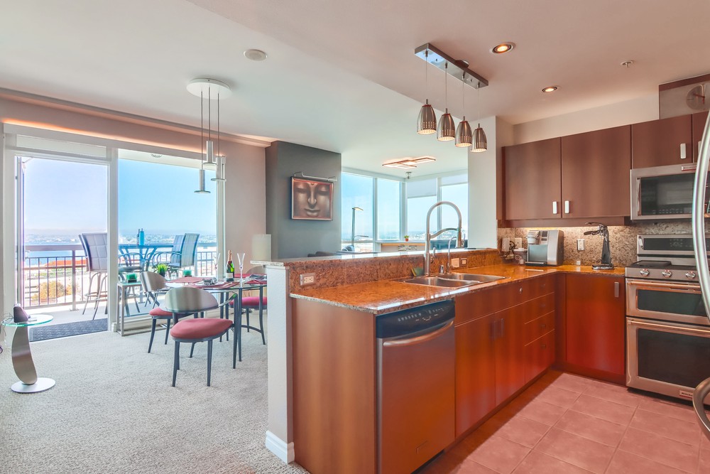 Virtual tour photo 14 of 53 for 300 W Beech St #1303