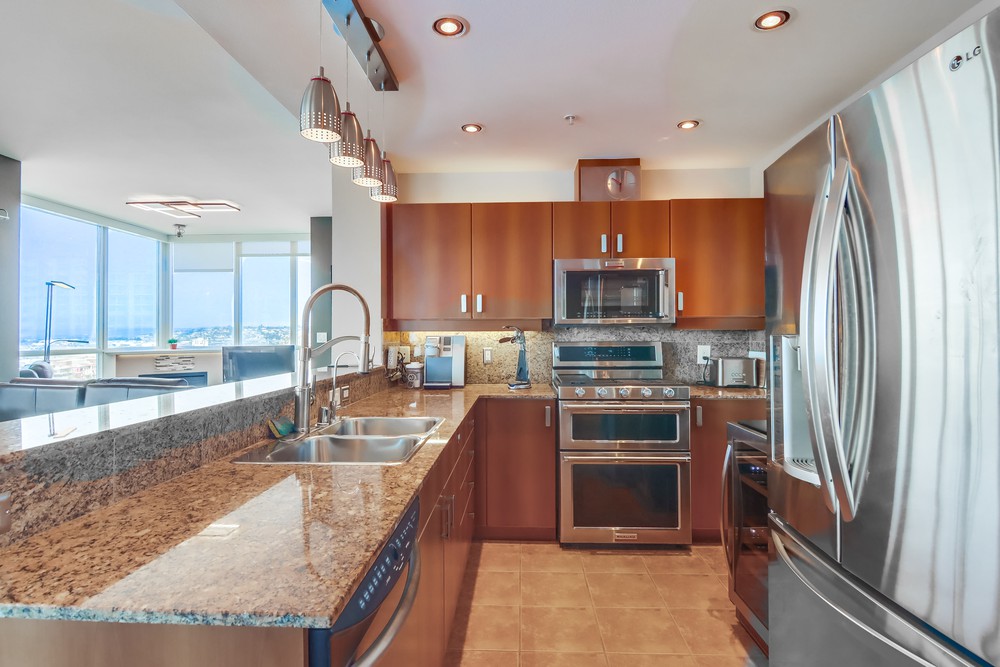 Virtual tour photo 15 of 53 for 300 W Beech St #1303