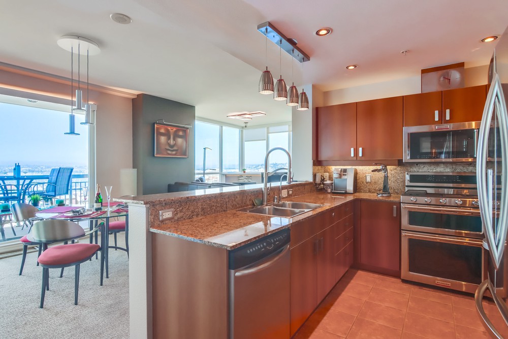 Virtual tour photo 16 of 53 for 300 W Beech St #1303