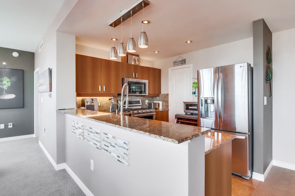 Virtual tour photo 17 of 53 for 300 W Beech St #1303