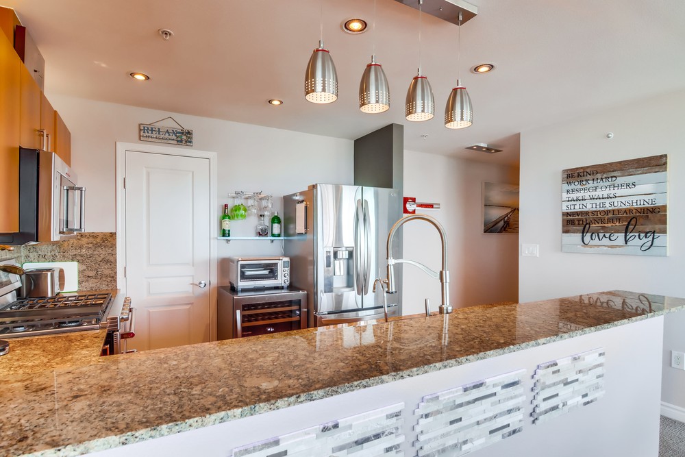 Virtual tour photo 19 of 53 for 300 W Beech St #1303